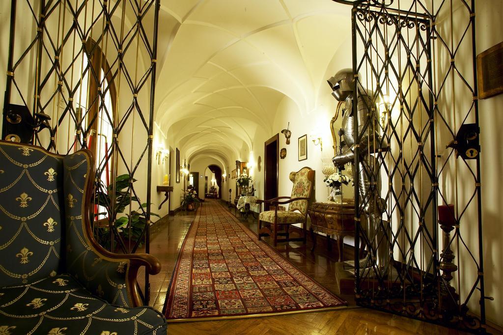 Schlosshotel Post Edelfreisitz Sprengenstein Imst Extérieur photo