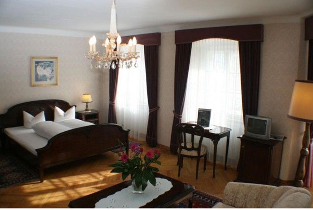 Schlosshotel Post Edelfreisitz Sprengenstein Imst Extérieur photo