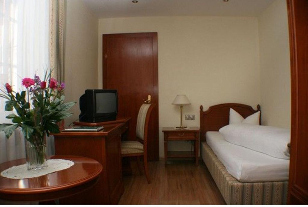 Schlosshotel Post Edelfreisitz Sprengenstein Imst Chambre photo