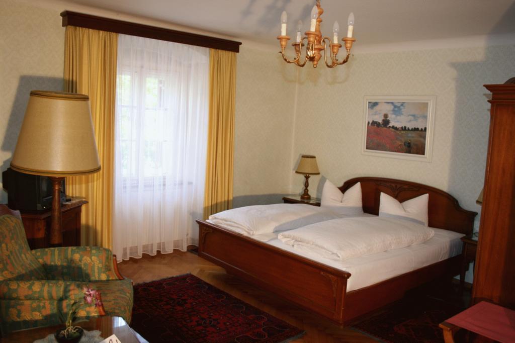 Schlosshotel Post Edelfreisitz Sprengenstein Imst Chambre photo
