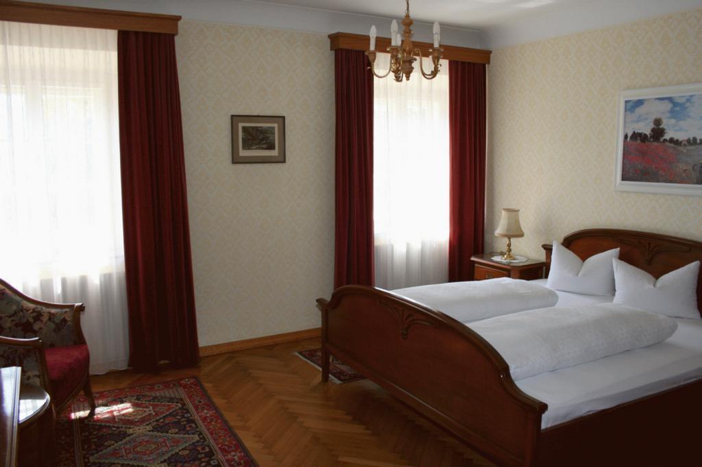Schlosshotel Post Edelfreisitz Sprengenstein Imst Chambre photo
